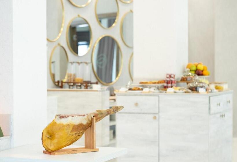 اتاق اساندارد با چشم‌انداز جانبی به دریا, Magnika Resort