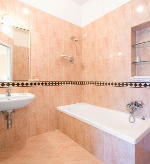 اتاق استاندارد سه نفره, Albergo Chiusarelli
