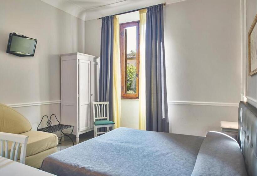 اتاق استاندارد سه نفره, Albergo Chiusarelli