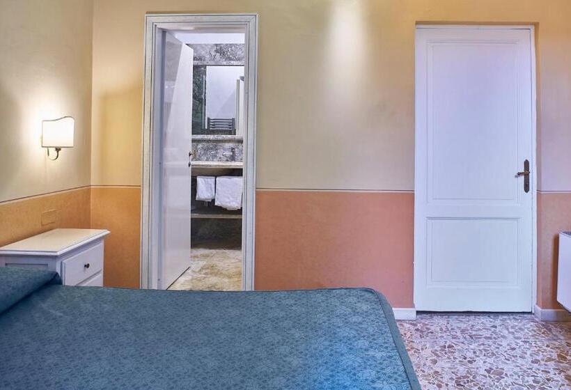 اتاق استاندارد یک نفره, Albergo Chiusarelli