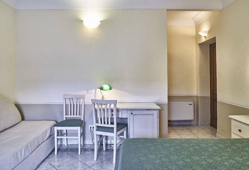 اتاق استاندارد سه نفره, Albergo Chiusarelli