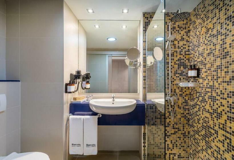 חדר משפחתי, Barceló Margaritas