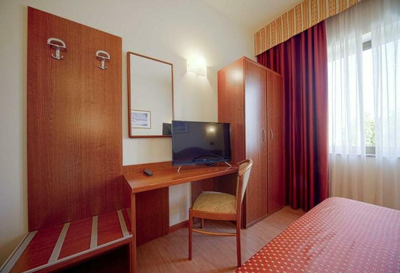 标准单人间, Centrale