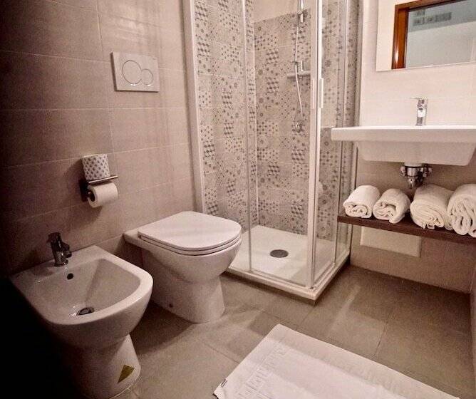 标准单人间, Centrale