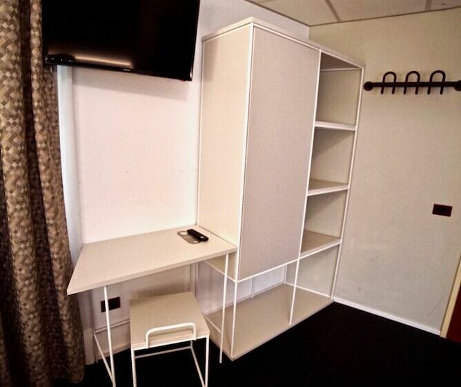 标准单人间, Centrale