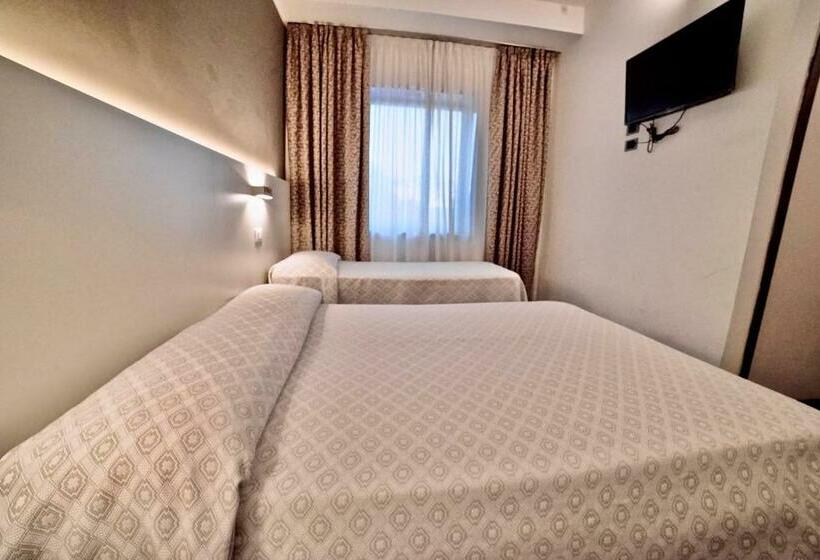 标准三人间, Centrale