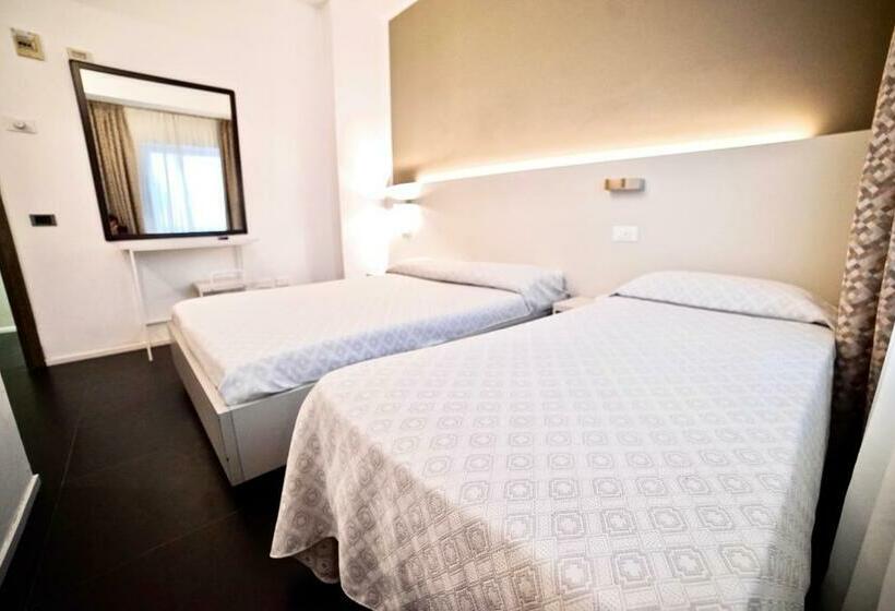 标准三人间, Centrale