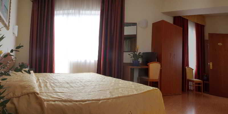 四人标准间, Centrale