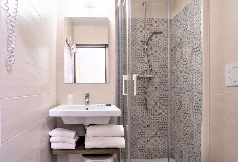 标准单人间, Centrale