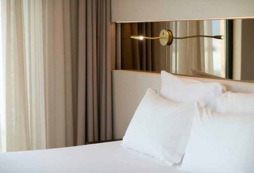 غرفة قياسية فردية, Cristal Setúbal