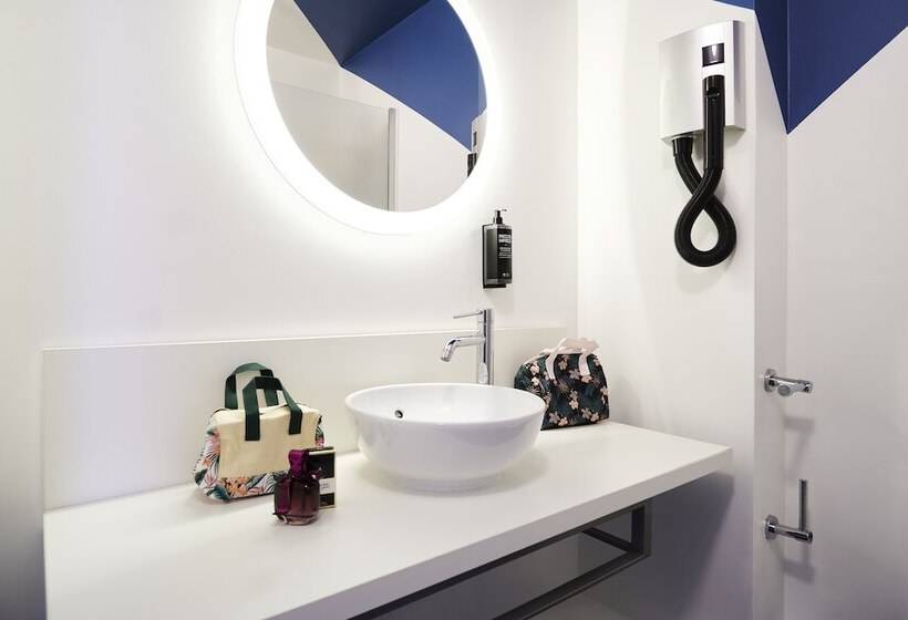 جناح, Ibis Styles Toulon Centre Port