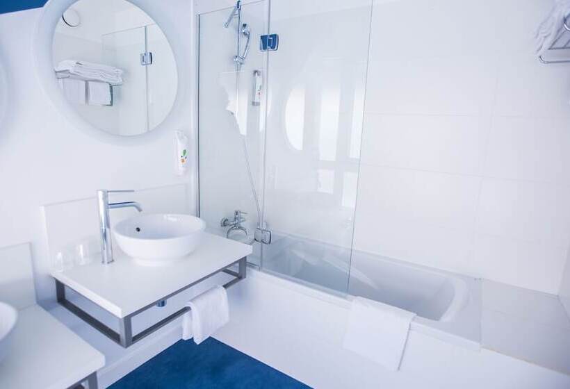 جناح, Ibis Styles Toulon Centre Port