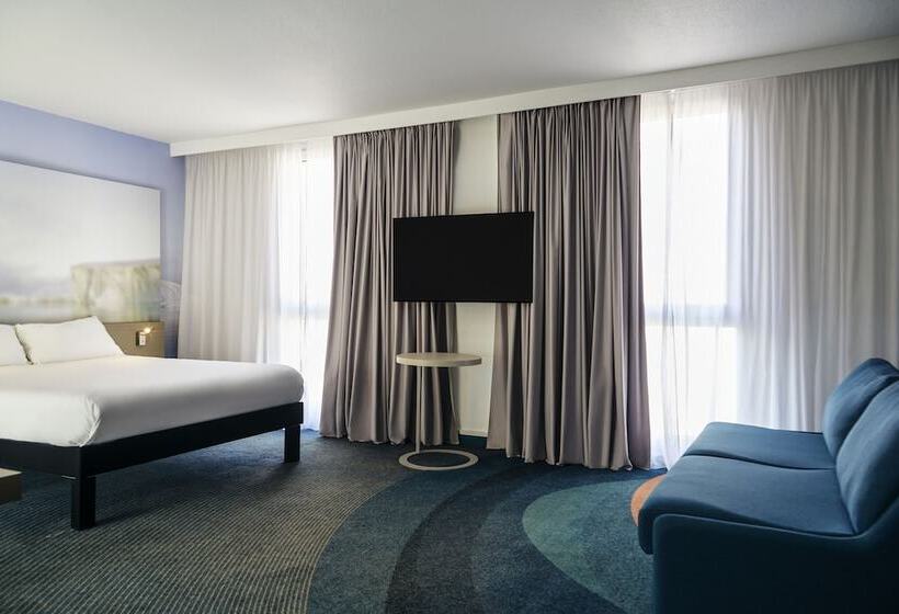 جناح, Ibis Styles Toulon Centre Port