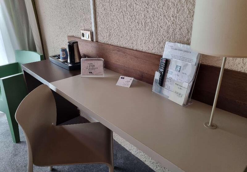 Номер Стандарт, Kyriad Angoulême Nord Champniers Hôtel & Résidence