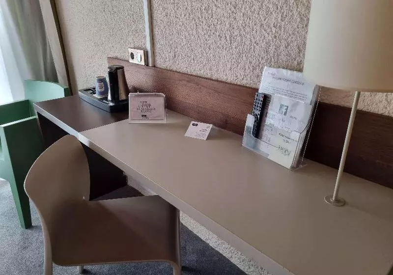 スタンダードトリプルルーム, Kyriad Angoulême Nord Champniers  Hôtel & Résidence