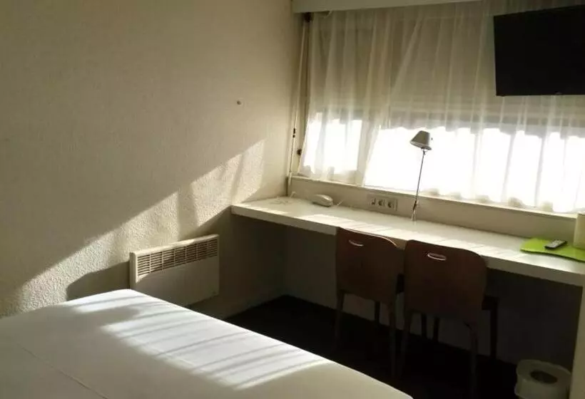 ダブルベッドスタンダードルーム, Kyriad Direct Metz Nord – Woippy