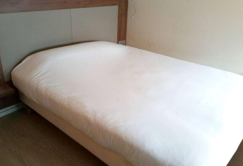 Номер Стандарт Двуспальная Кровать, Kyriad Direct Metz Nord – Woippy