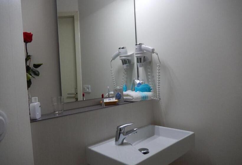 Номер Стандарт, Kyriad Toulouse Blagnac Aéroport