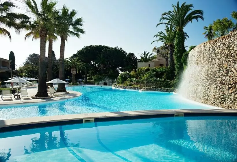 سوییت جونیور با چشم‌انداز استخر, Vilalara Grand Hotel Algarve