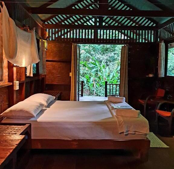 بنجلو قياسى, Our Jungle House