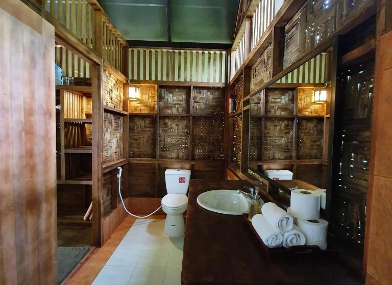 بنجلو قياسى, Our Jungle House