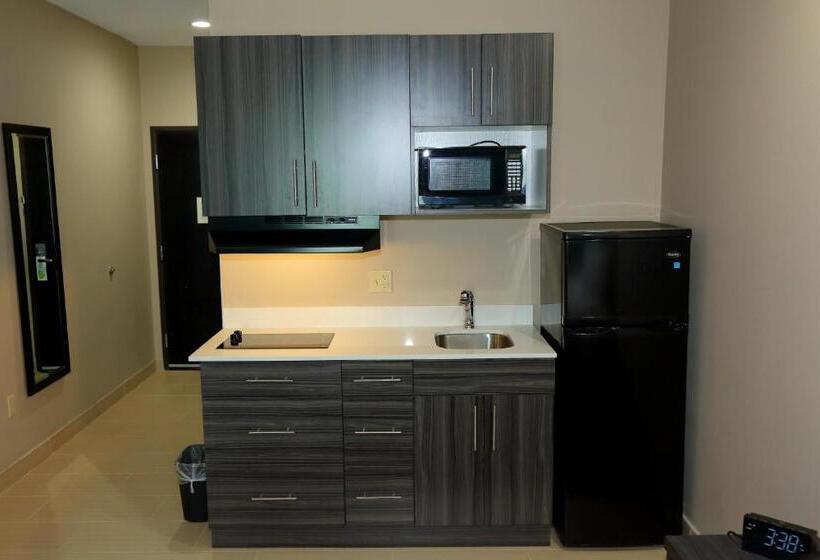 מיטת קינג בסוויטה, Americas Best Value Inn & Suites Prairieville