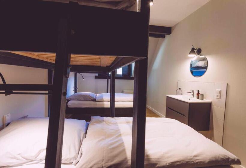 스탠다드 4인용 룸 공용 욕실, Edelfuchs Lodge