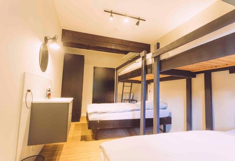 스탠다드 4인용 룸 공용 욕실, Edelfuchs Lodge