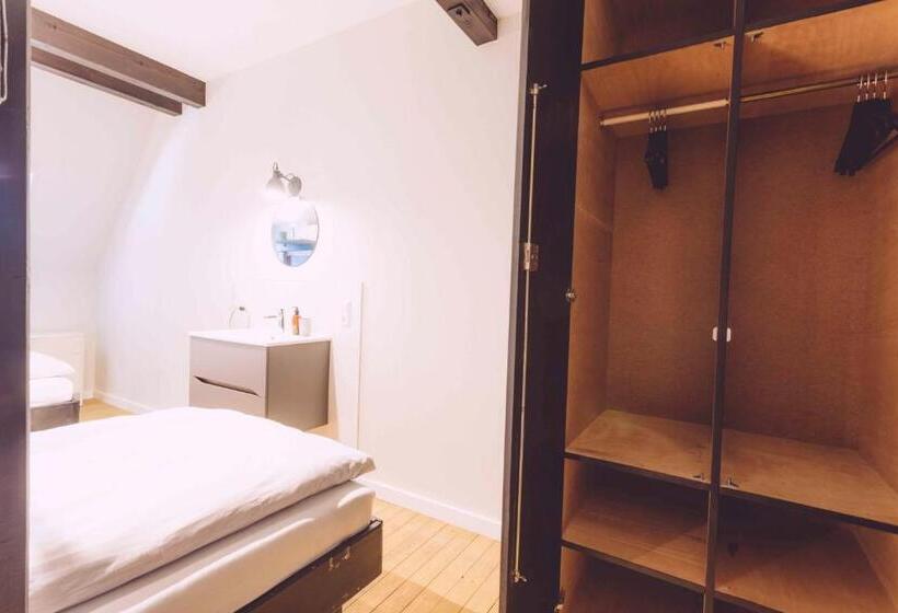 스탠다드 4인용 룸 공용 욕실, Edelfuchs Lodge