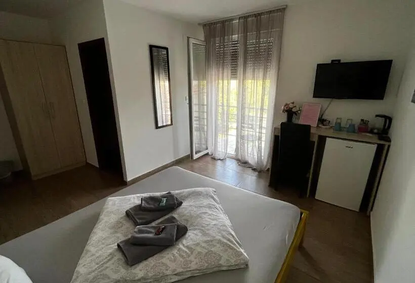 اتاق لوکس با بالکن, Villa Ponte