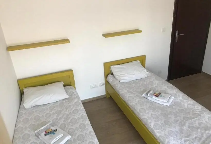 اتاق استاندارد سه تخته با سرویس بهداشتی مشترک, Villa Ponte