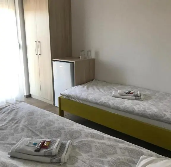 اتاق استاندارد سه تخته با سرویس بهداشتی مشترک, Villa Ponte
