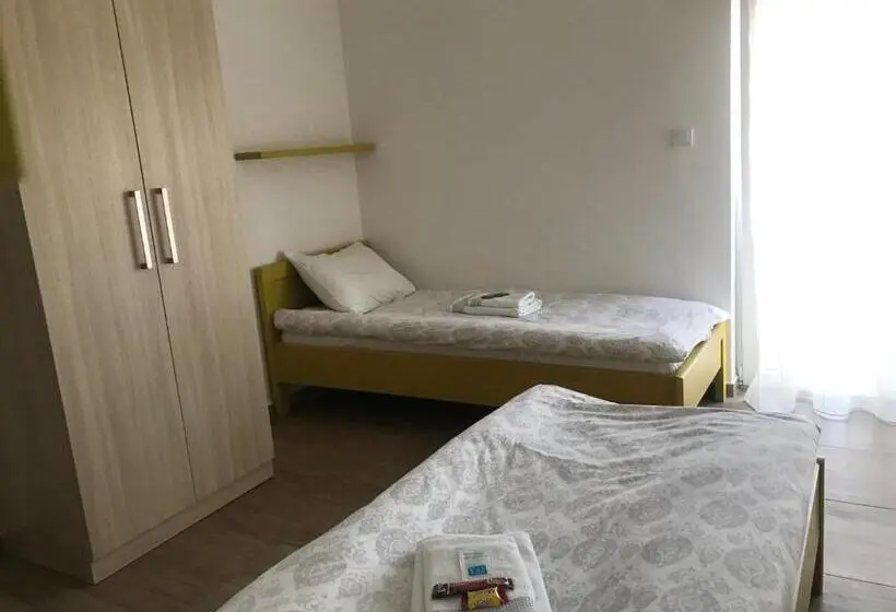 اتاق استاندارد سه تخته با سرویس بهداشتی مشترک, Villa Ponte