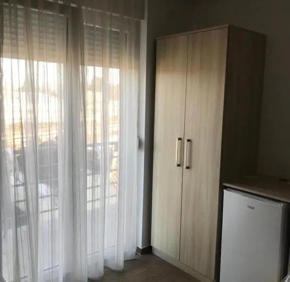 اتاق استاندارد سه تخته با سرویس بهداشتی مشترک, Villa Ponte