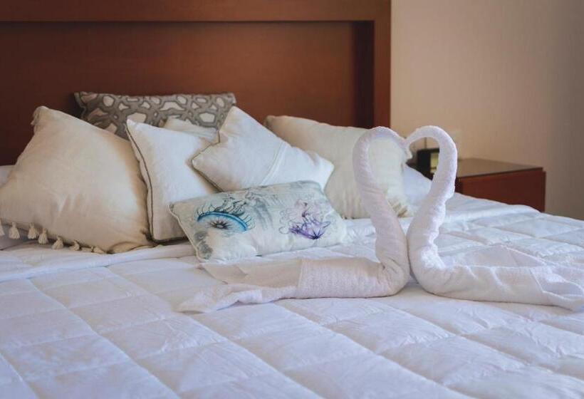 キングサイズベッドのデラックススイート, La Lola Hotel & Suites