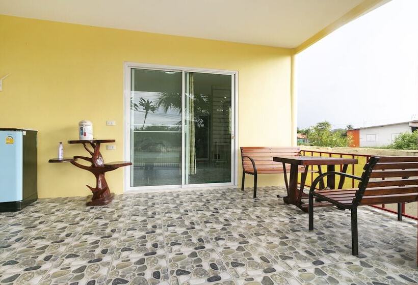 豪华三人间, Oyo 953 Tawan Resort