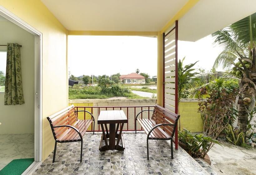 디럭스 트리플 룸, Oyo 953 Tawan Resort