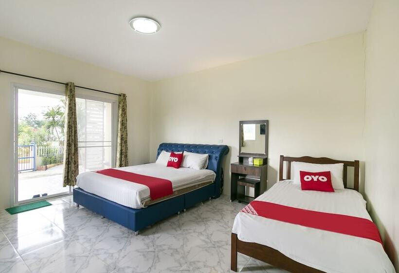 디럭스 트리플 룸, Oyo 953 Tawan Resort