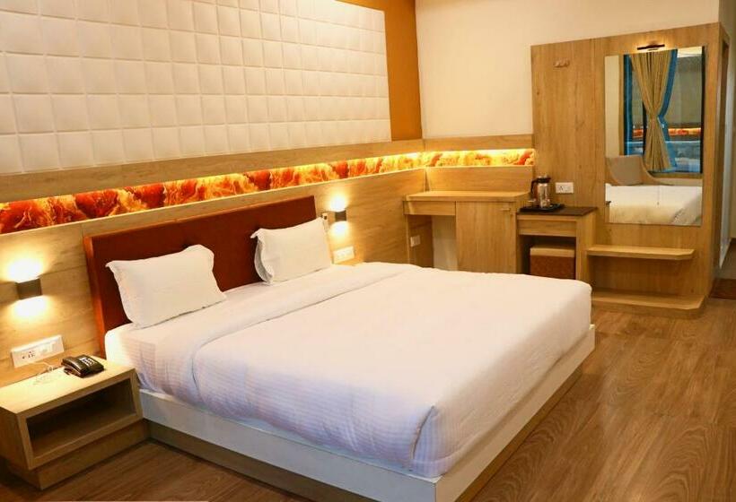 חדר דחוקס עם מיטת קינג, The Grand Astoria Somanth