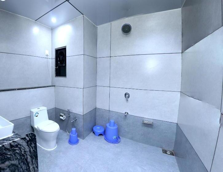 חדר סטנדרט עם מיטת קינג, The Grand Astoria Somanth