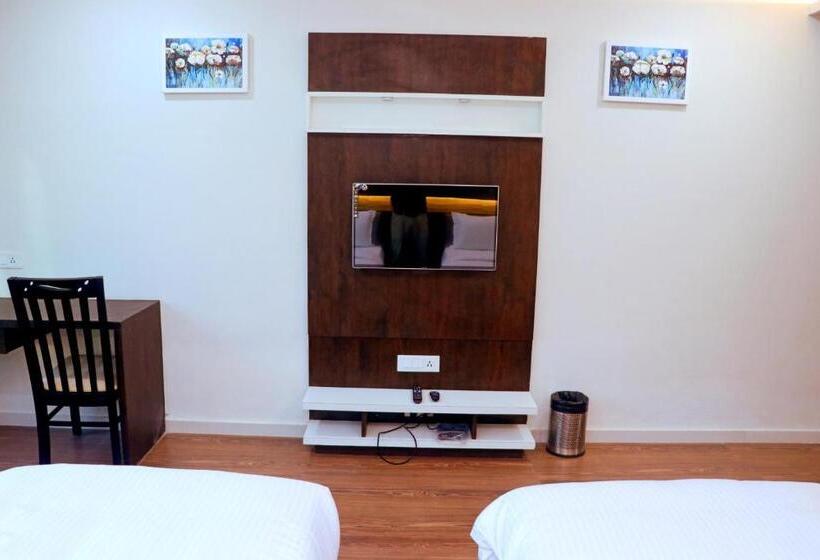 חדר סטנדרט עם מיטת קינג, The Grand Astoria Somanth