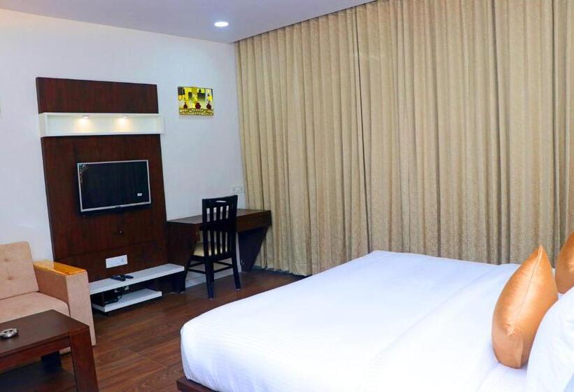 חדר סטנדרט עם מיטת קינג, The Grand Astoria Somanth