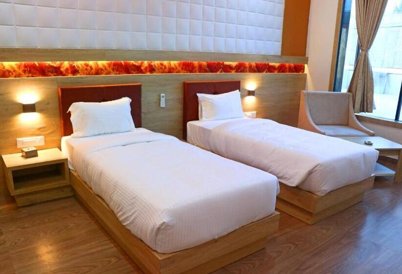 キングサイズベッドのデラックスルーム, The Grand Astoria Somanth