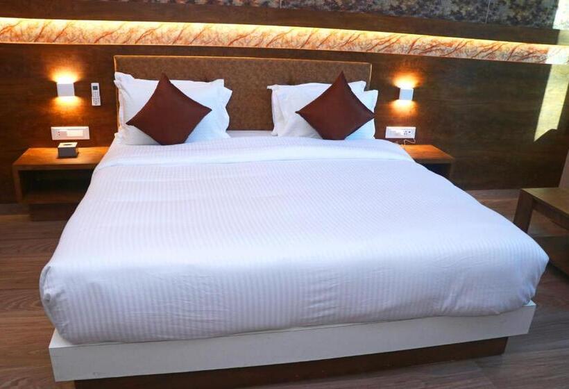 キングサイズベッドのデラックスルーム, The Grand Astoria Somanth