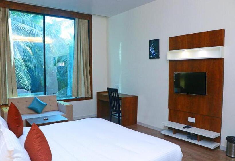 חדר דחוקס עם מיטת קינג, The Grand Astoria Somanth