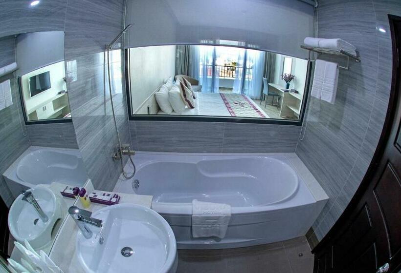 اتاق لوکس, Visuha