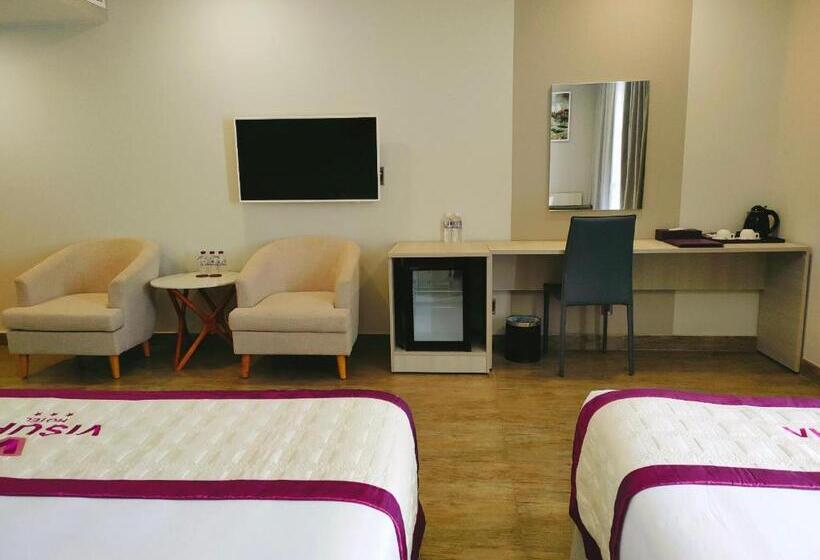 اتاق لوکس سه تخته, Visuha