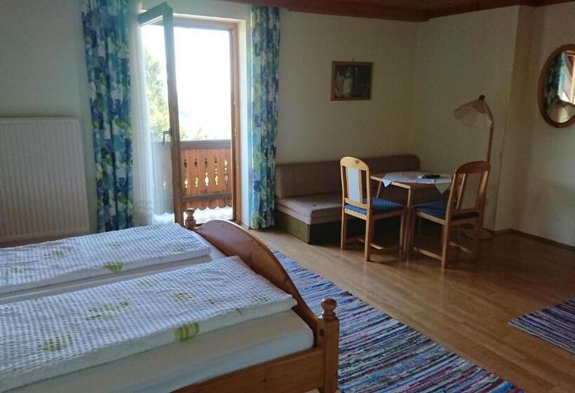 Номер Стандарт с Балконом, Gästehaus Der Gamser Winzerstube