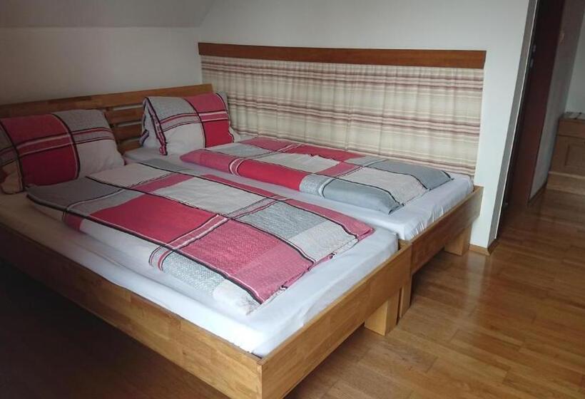 غرفة قياسية مزوَّدة بشُرفة, Gästehaus Der Gamser Winzerstube