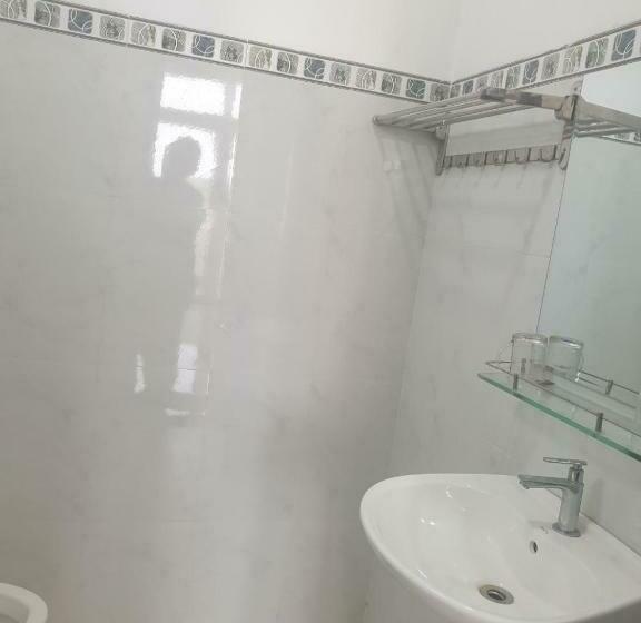 اتاق لوکس چهار تخته, Kim Ngân Hotel Buôn Ma Thuột